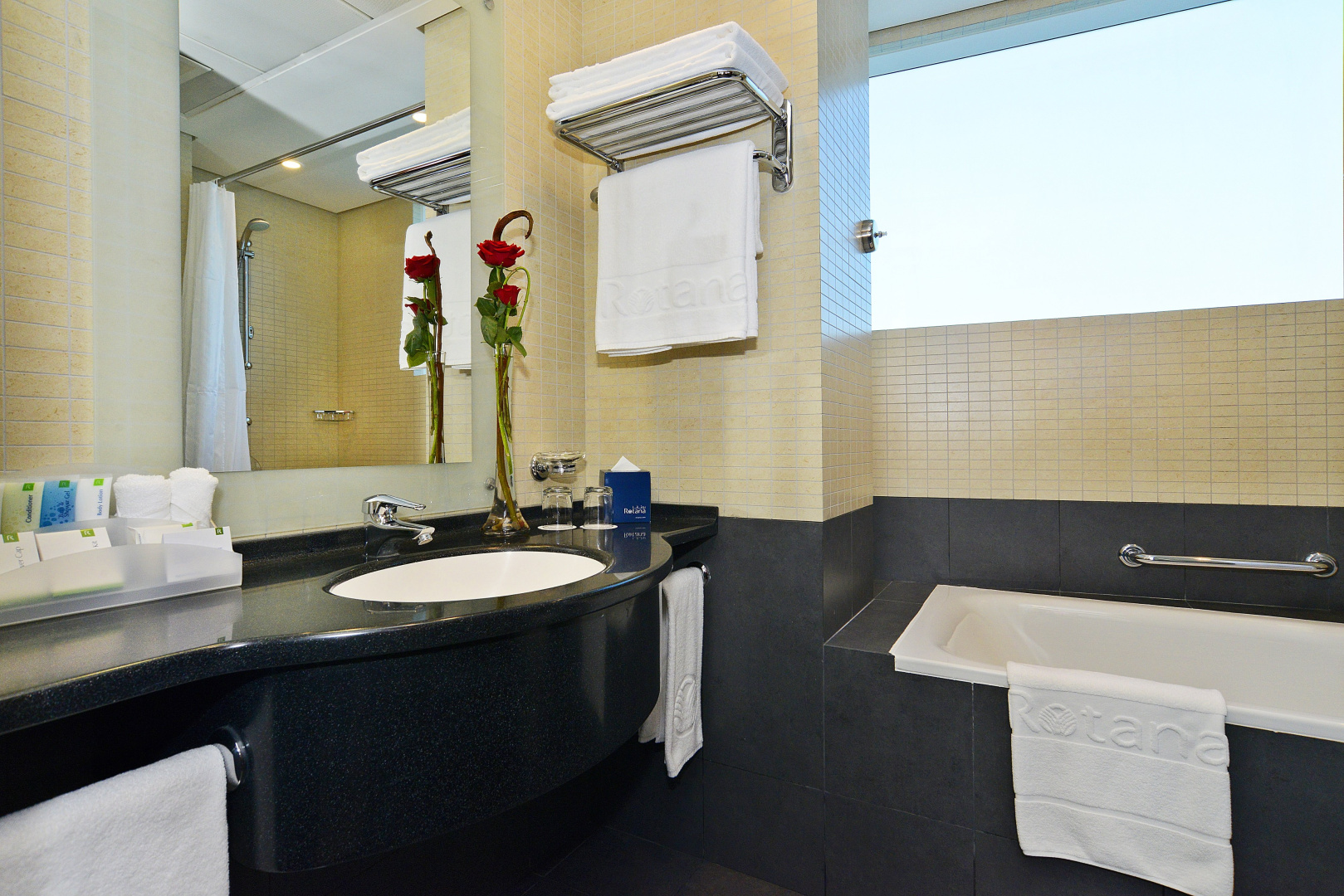 Photo - Rose Rayhaan Hotel by Rotana
