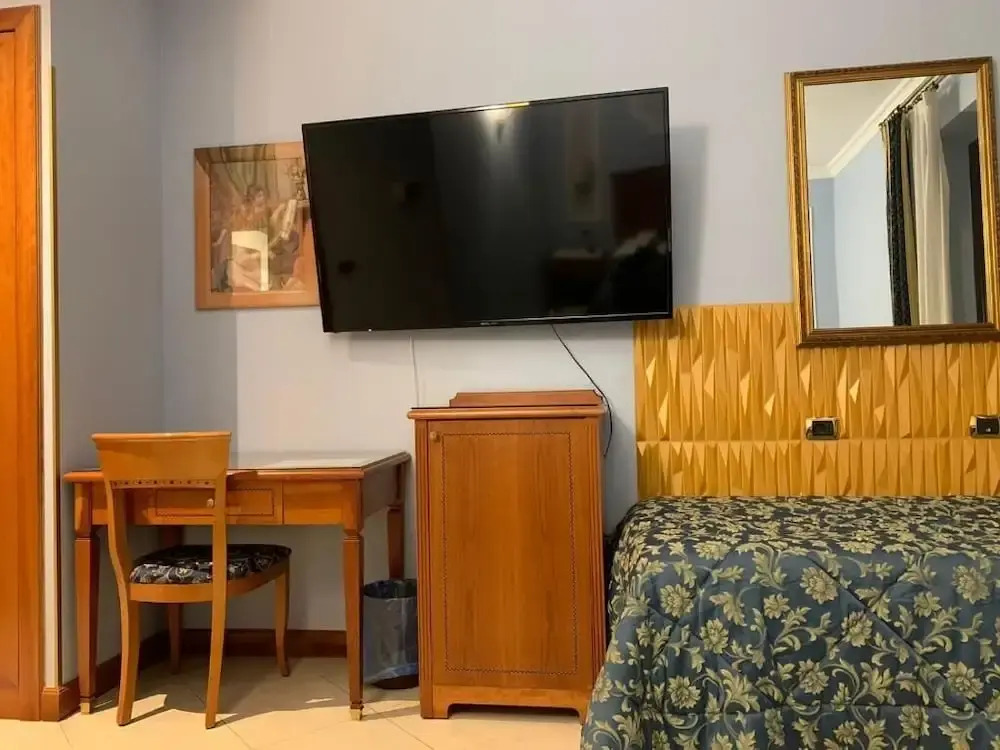 Photo - Consoli Romani Vatican Rooms