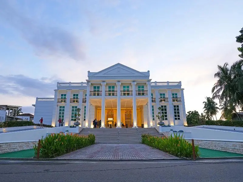 Photo - Grandeeza Hotel by Galison