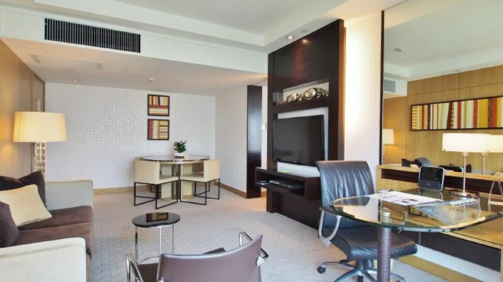 Photo - Royal Park Hotel