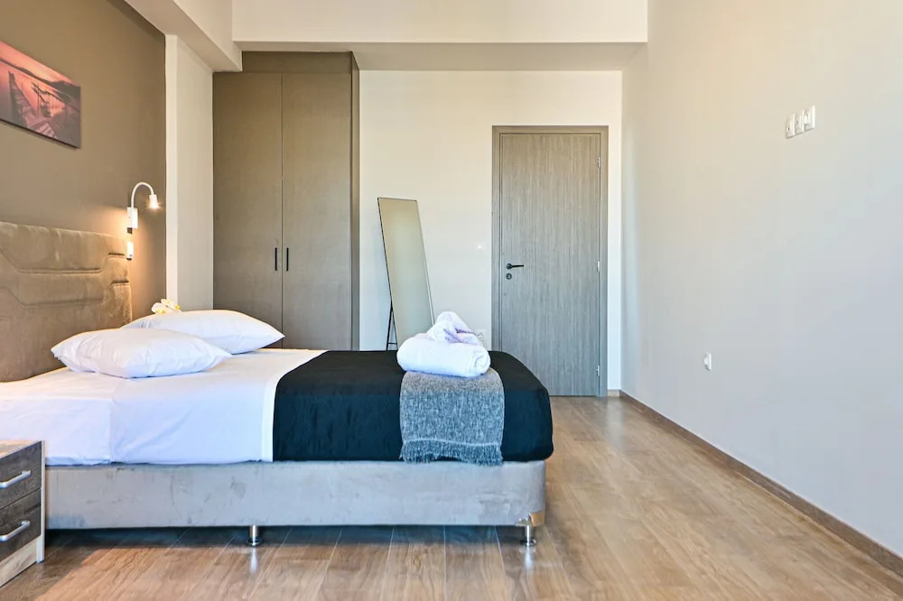 Photo - Thisean Modern Suites By Athens Stay