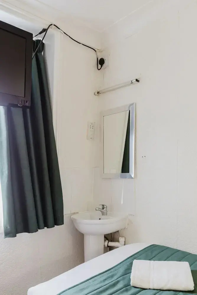 Photo - Falcon Hotel