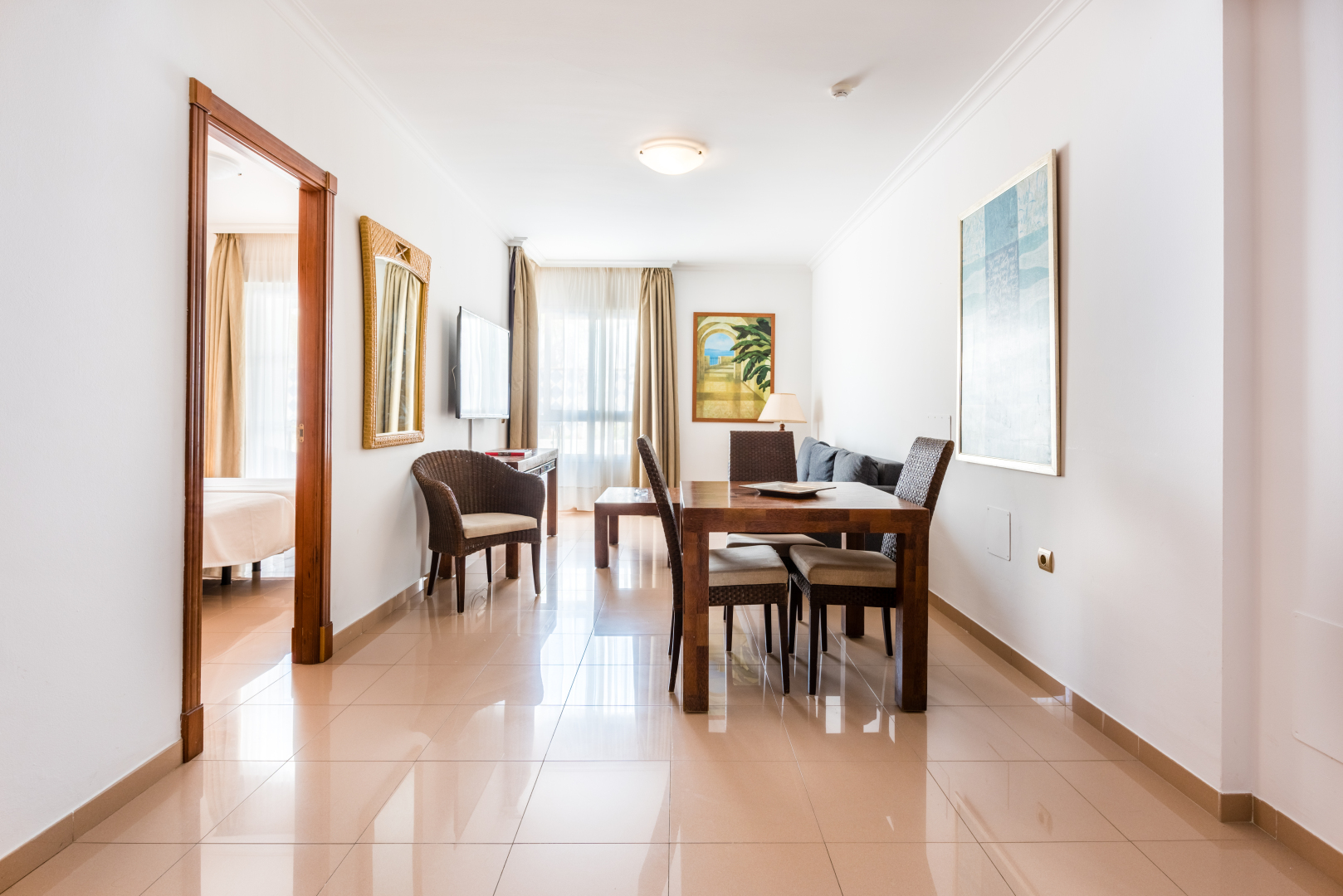 Photo - Toboso Apar - Turis