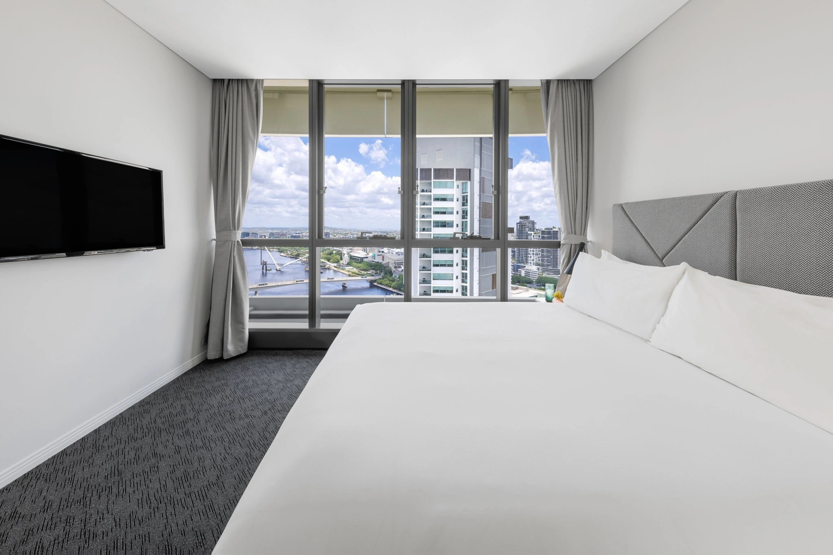 Photo - Meriton Suites Herschel Street, Brisbane