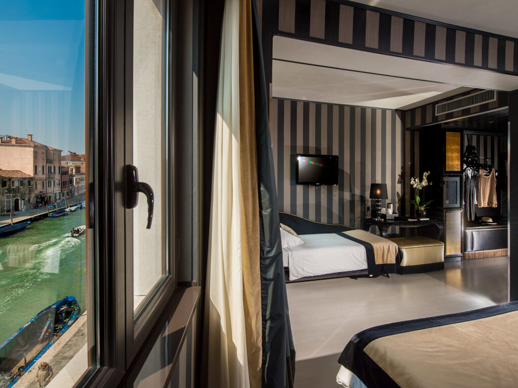 Photo - Carnival Palace - Venice Collection