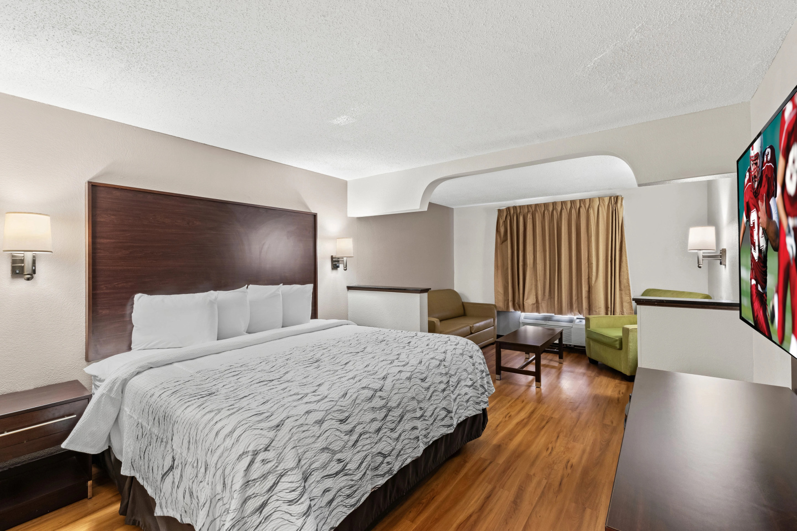 Photo - Red Roof PLUS+ & Suites Atlanta Airport South