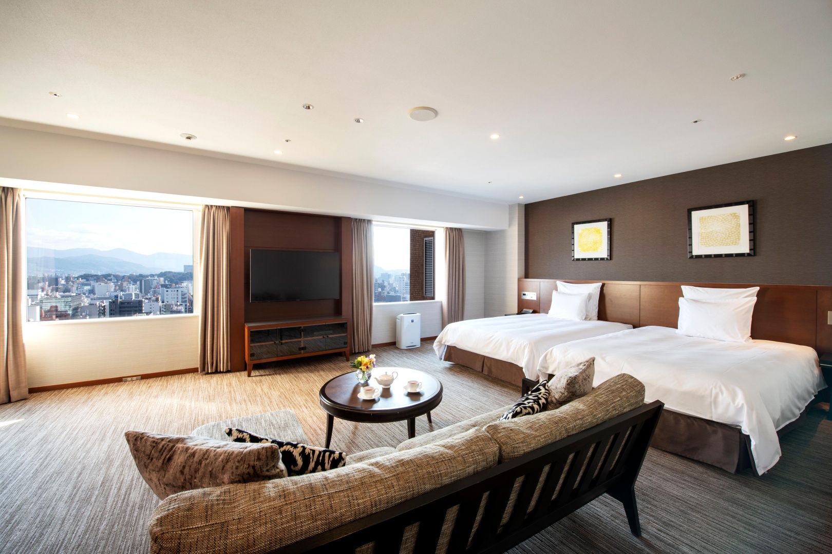 Отель ANA Crowne Plaza Hiroshima, an IHG Hotel