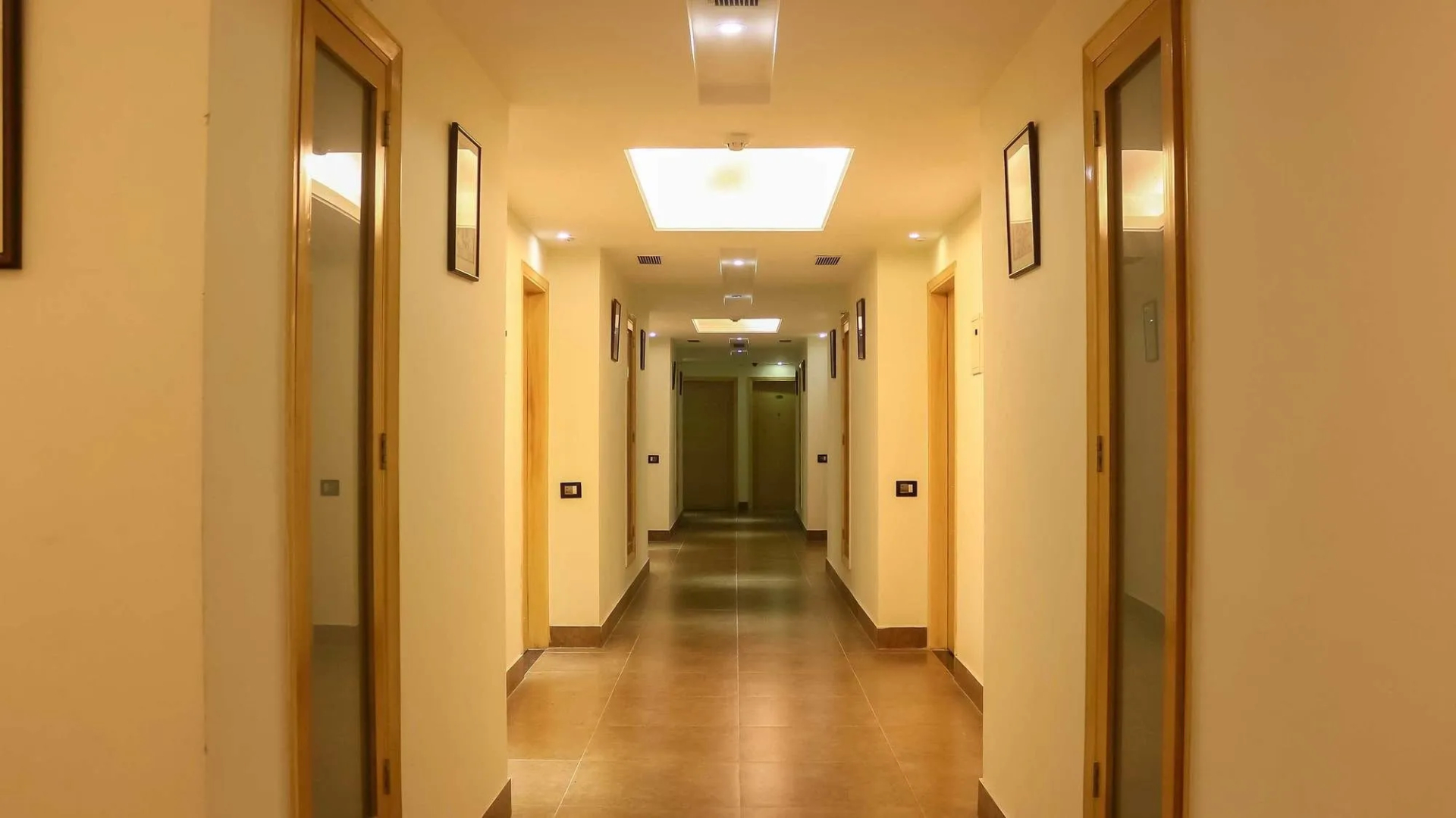 Foto - Dee Marks Airport Hotel & Resorts