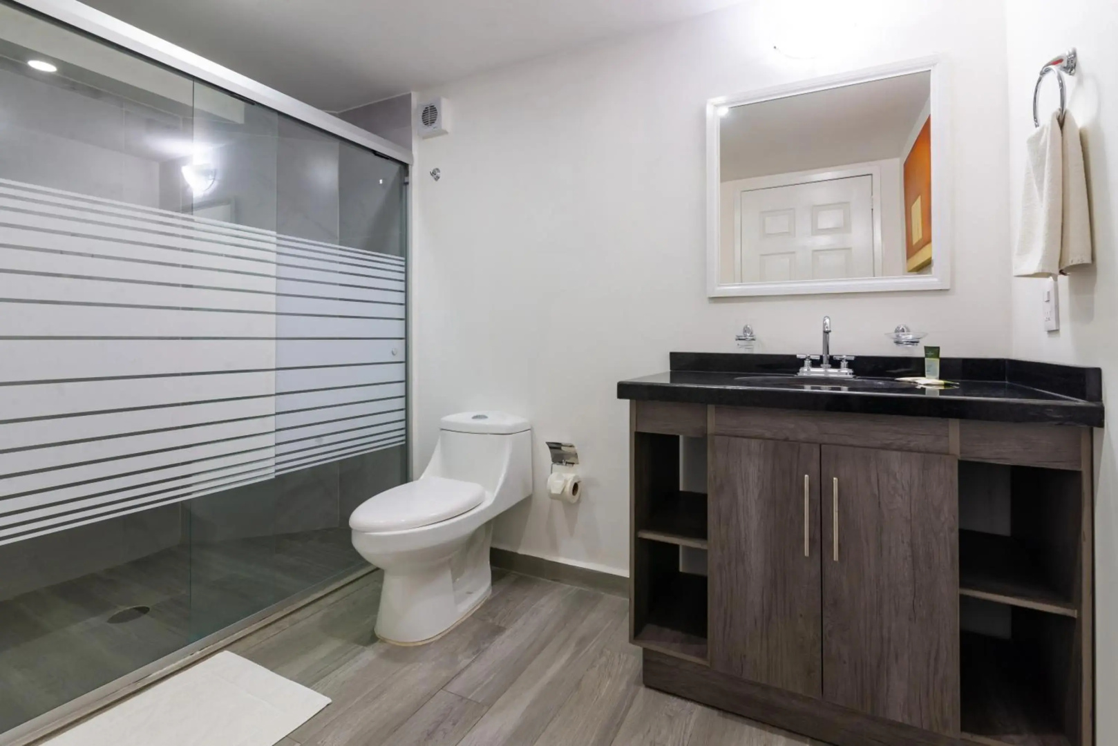 Foto - European Life Style Executive Suites & Gallery