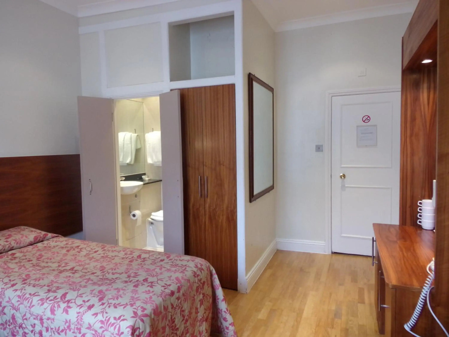 Photo - Wedgewood Hotel