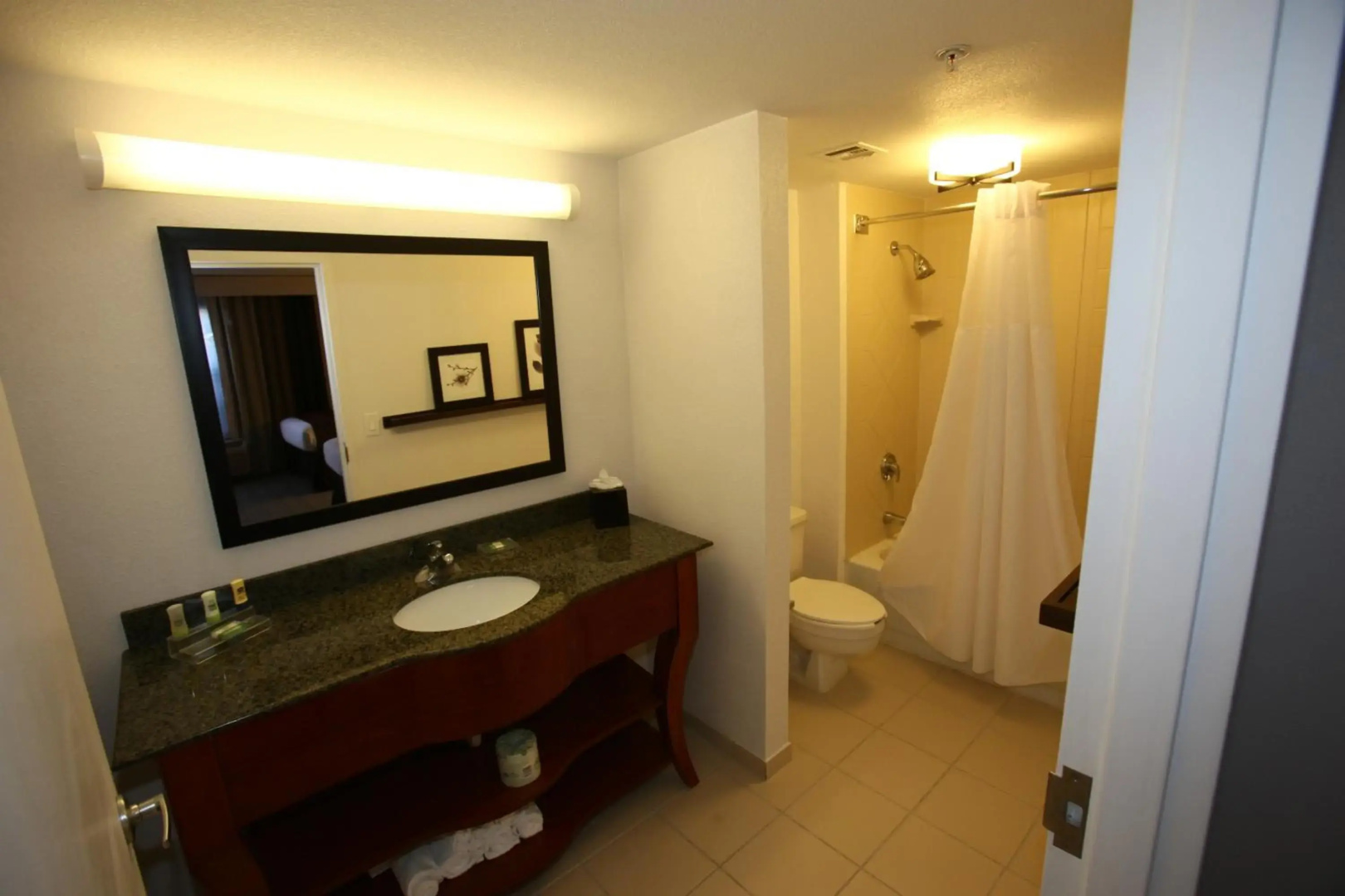 Photo - GreenTree Inn & Suites Phoenix Sky Harbor