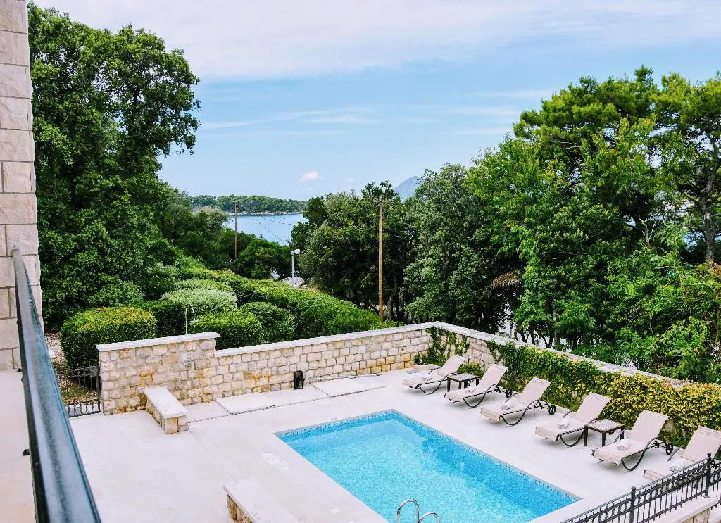 Foto - City Beach Villa with Pool and Sea View