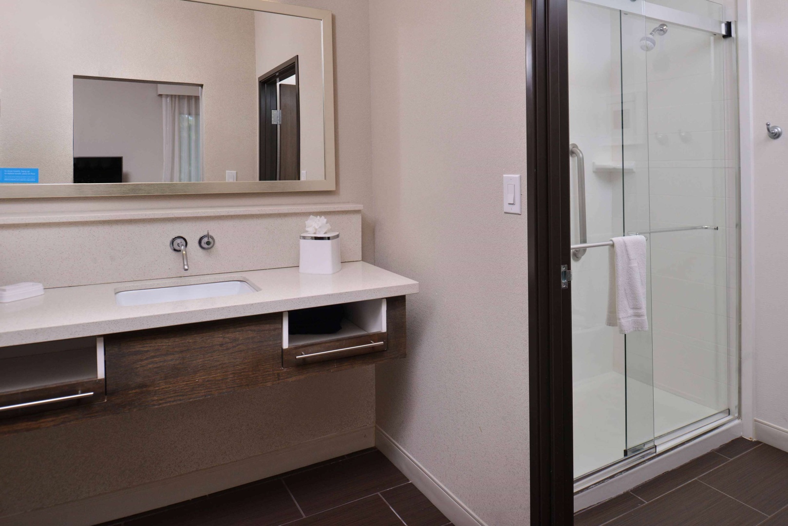 Photo - Hampton Inn & Suites Dallas Market Center