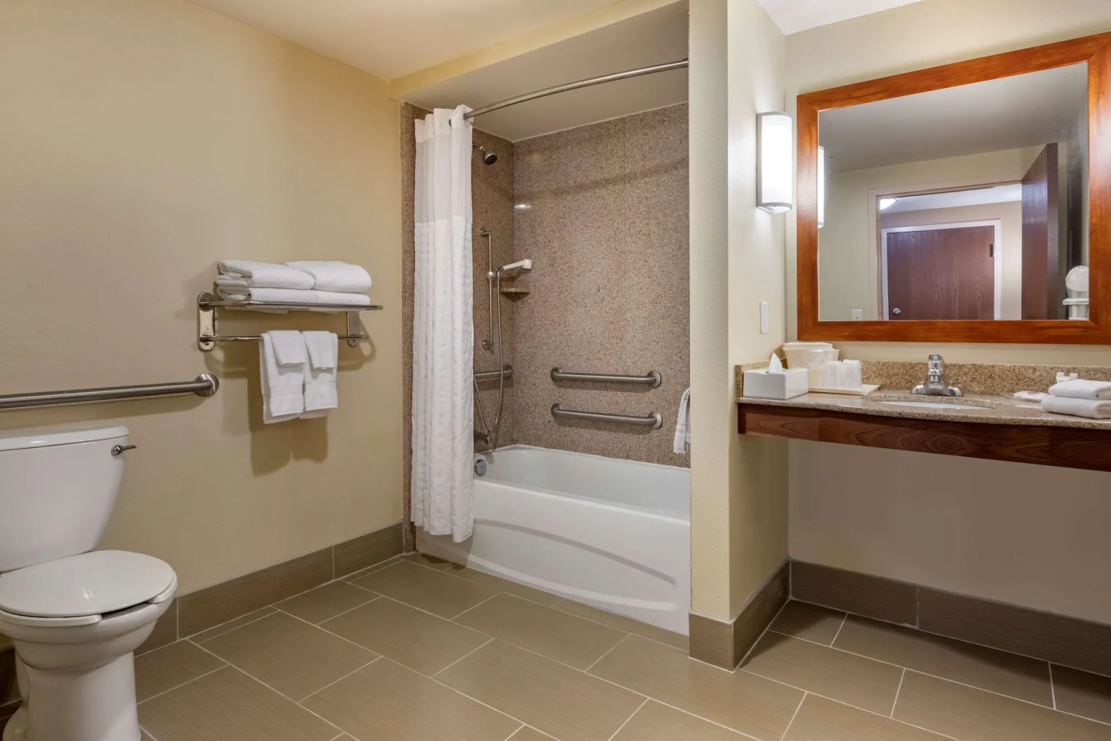 Photo - Comfort Suites Orlando Airport
