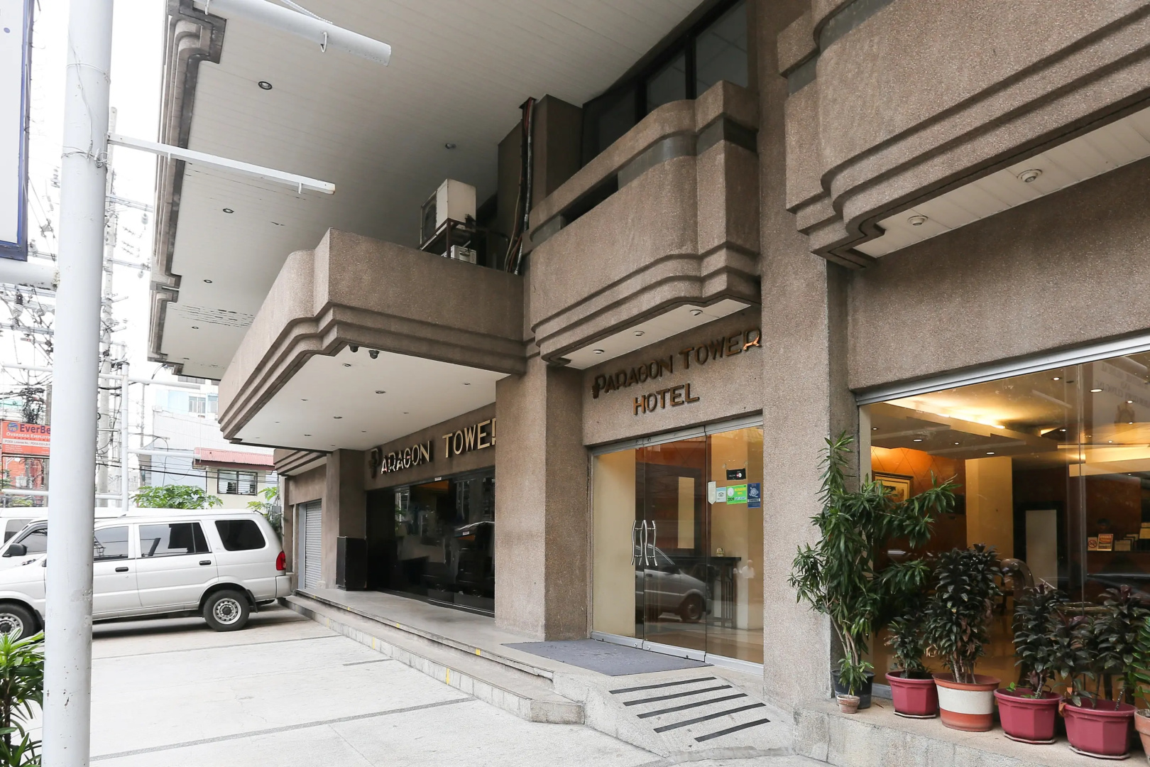 Photo - Paragon Tower Hotel