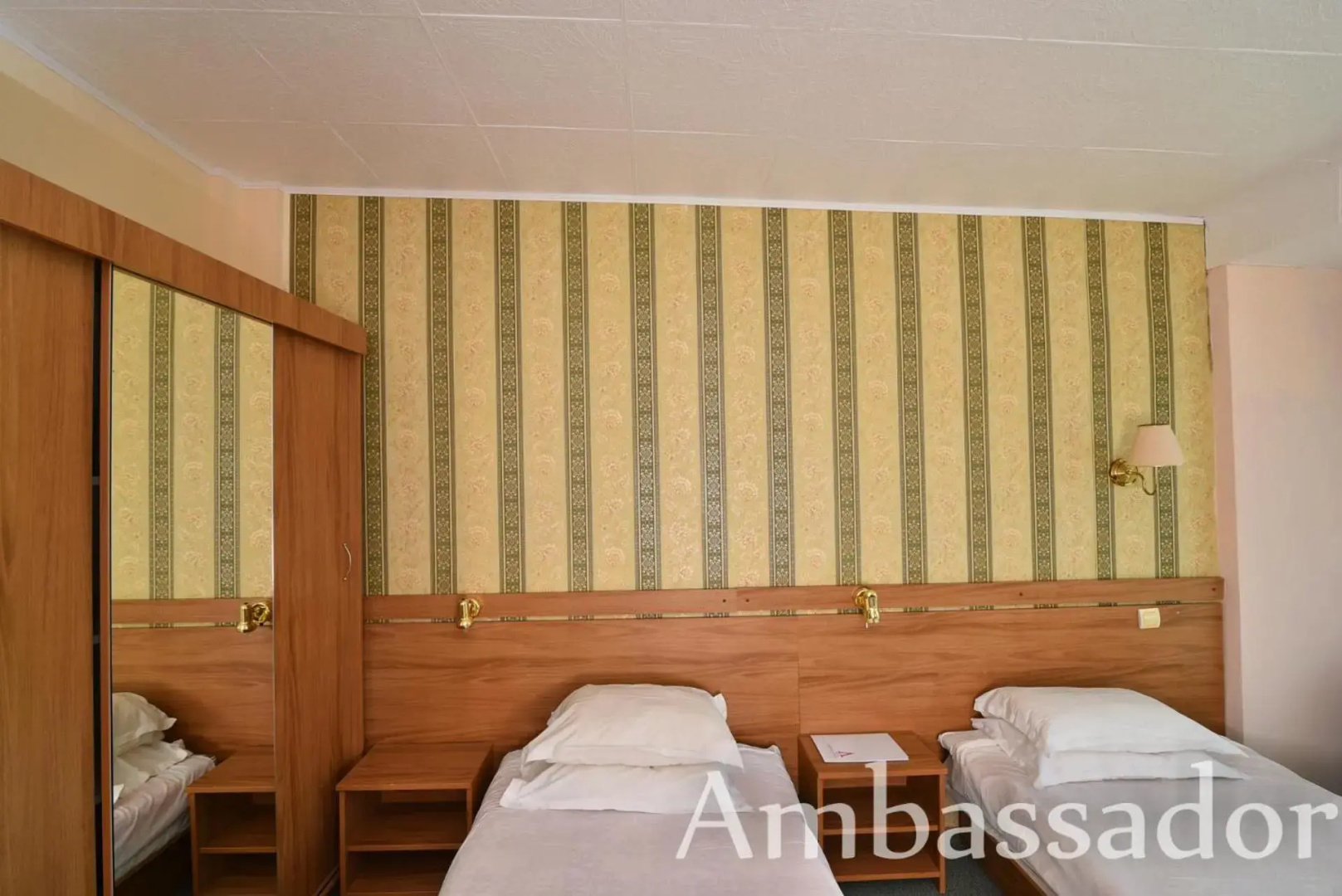 Photo - Hotel Ambassador - Free Parking