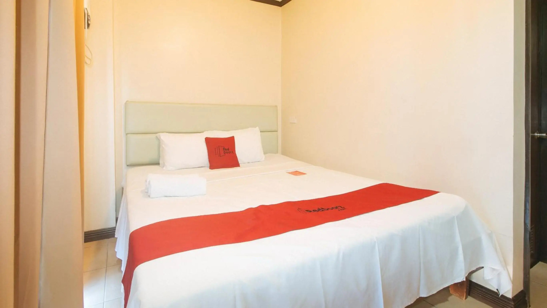 Photo - RedDoorz Plus New Era Budget Hotel Mabolo former RedDoorz near Landers Superstore Cebu City