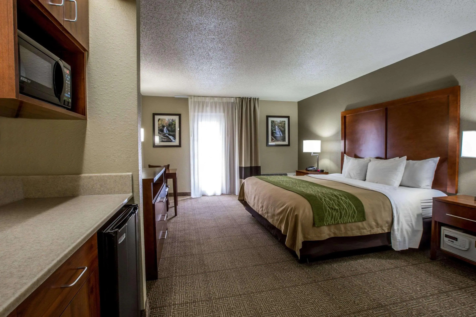 Photo - Comfort Inn & Suites At Dollywood Lane