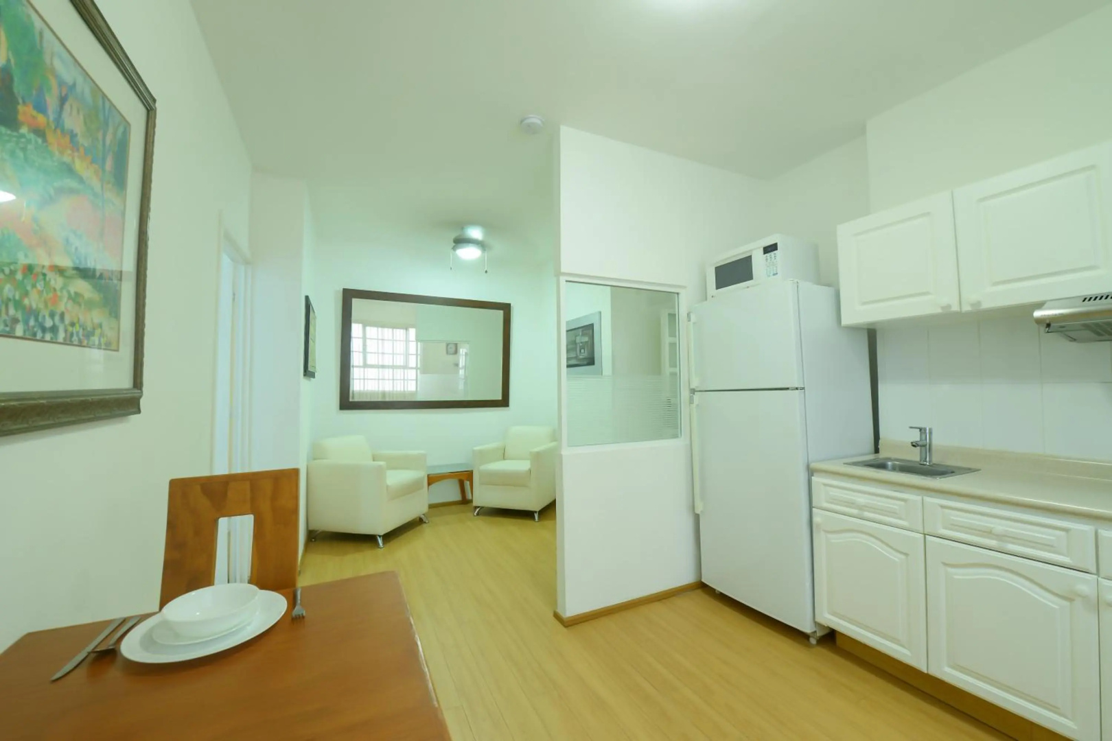 Foto - European Life Style Executive Suites & Gallery