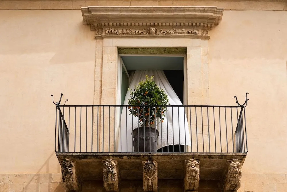 Photo - Q92 Noto