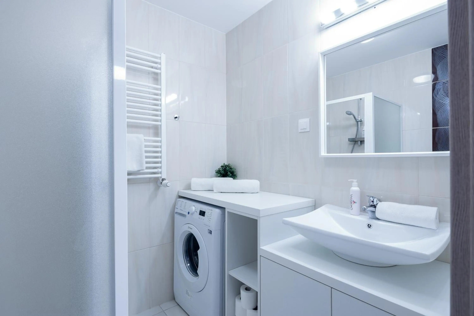 Photo - Vagabond Corvin