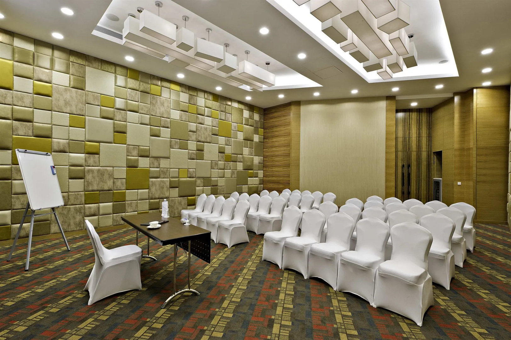 Photo - Meluha The Fern Mumbai, Powai, Series by Marriott