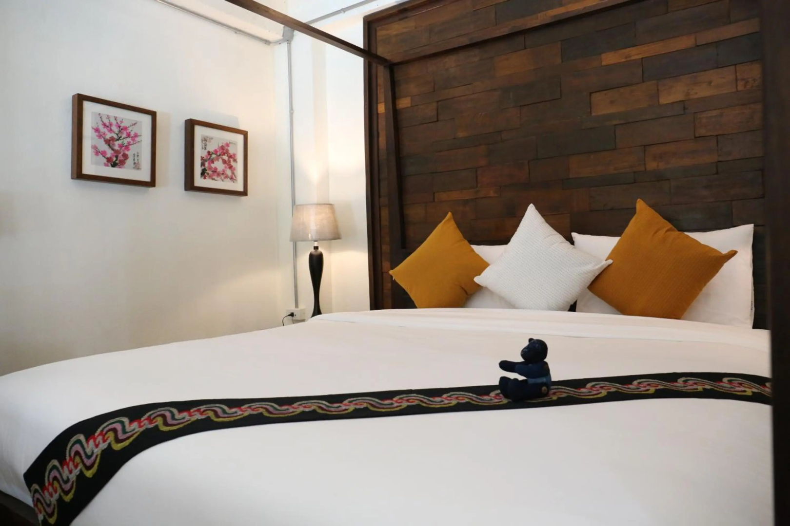 Photo - Kampaeng Ngam Hotel - Steps to Night Bazaar & Old City