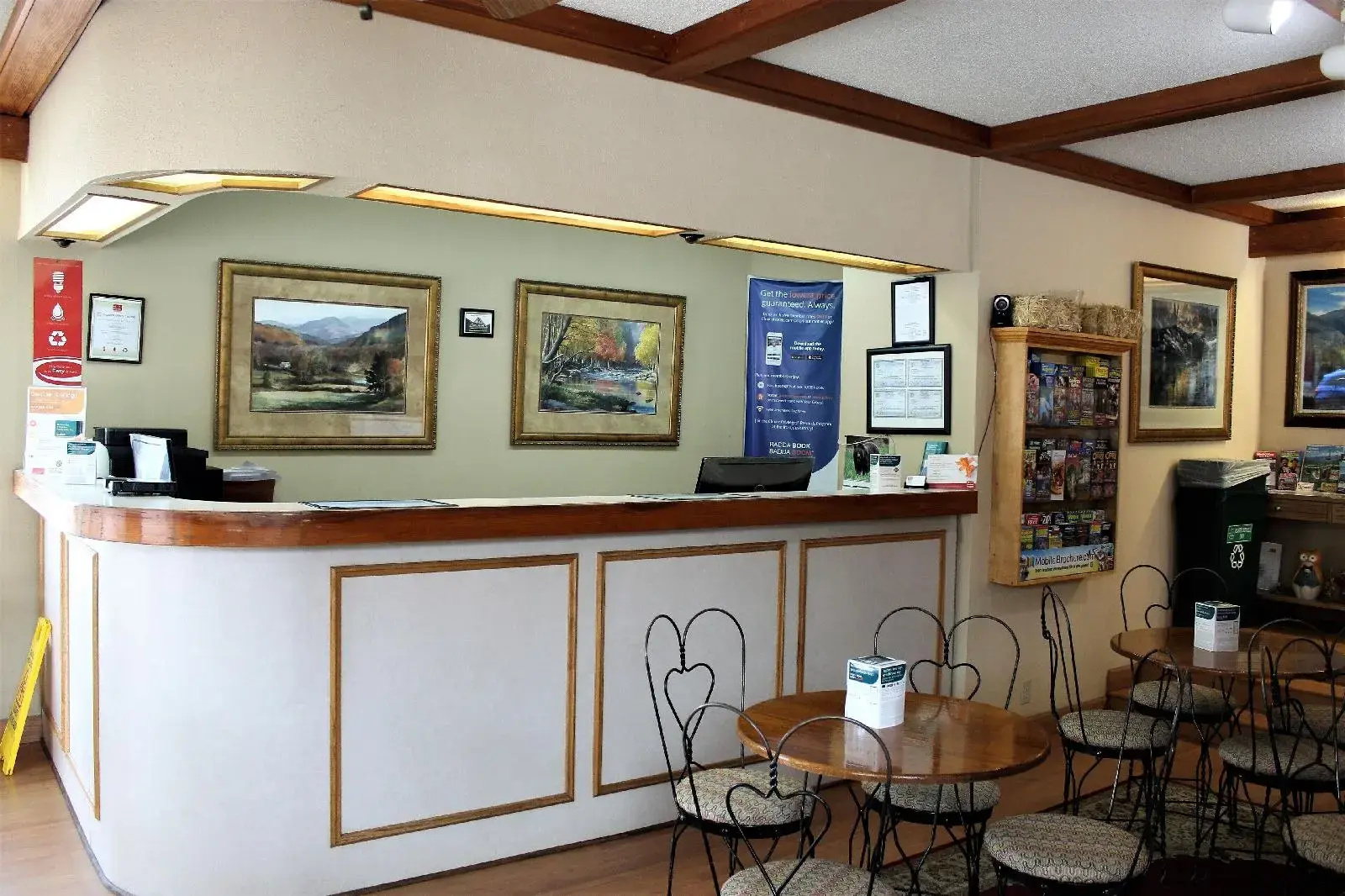 Photo - Econo Lodge Inn & Suites on the River