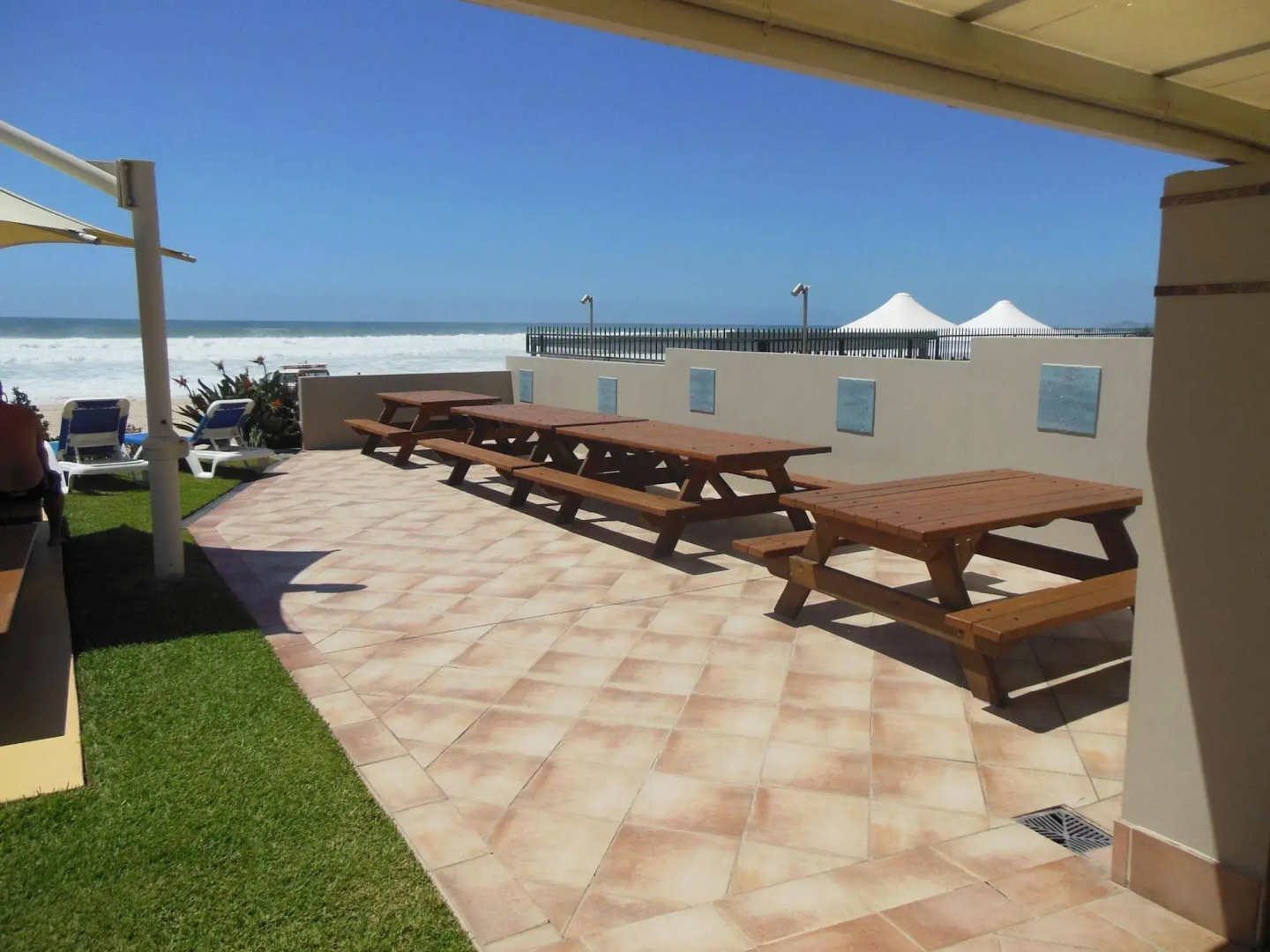 Photo - Breakers North Absolute Beachfront Apartments - Official