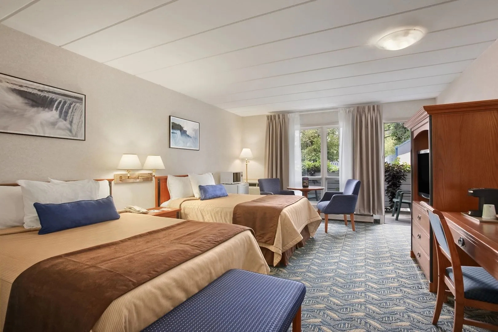 Foto - Travelodge by Wyndham Niagara Falls At the Falls