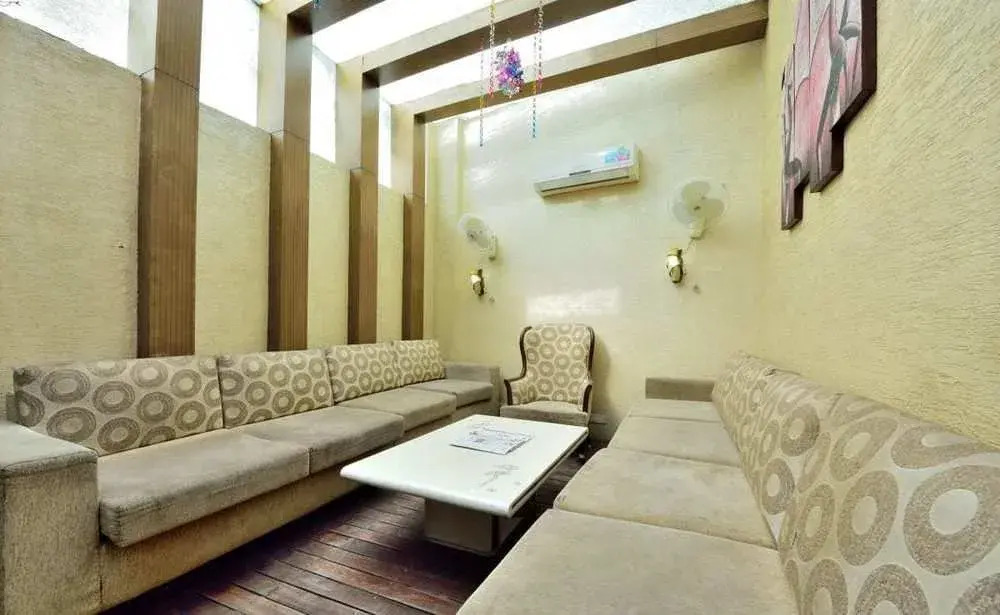 Foto - Hotel Taksh inn, Near Karol Bagh, Metro Station