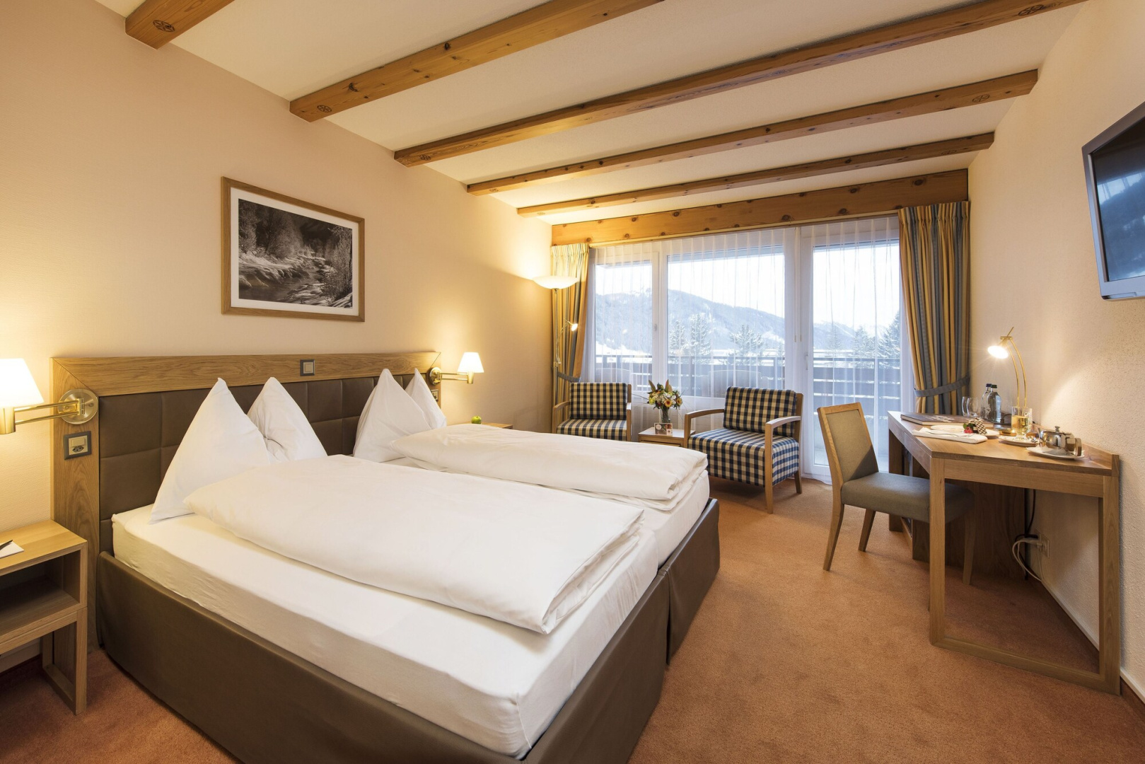 Photo - Mountain Plaza Hotel