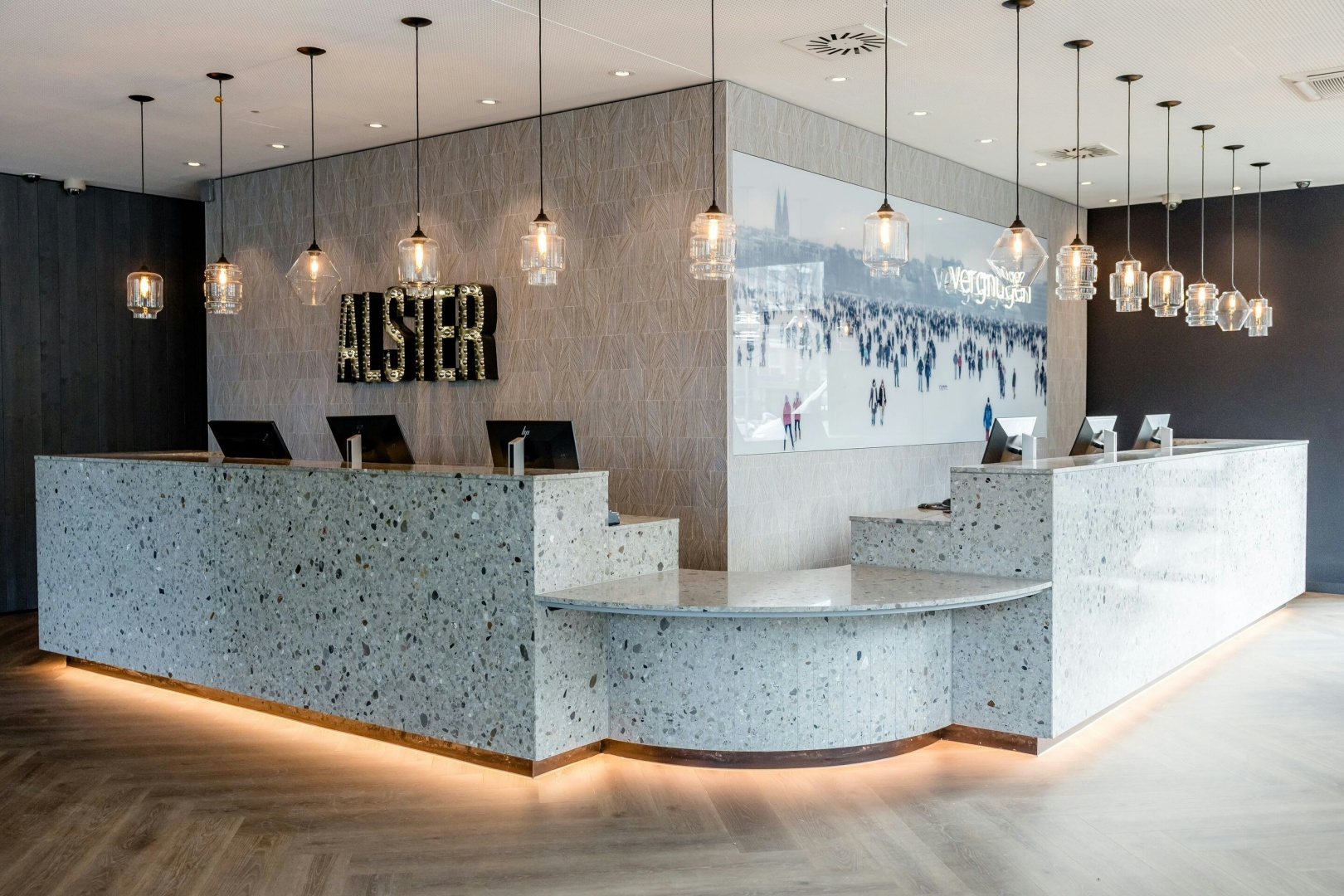 Photo - Motel One Hamburg-Alster