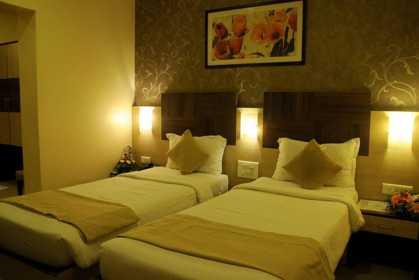 Photo - Hotel Madhav International Pune Railway Station
