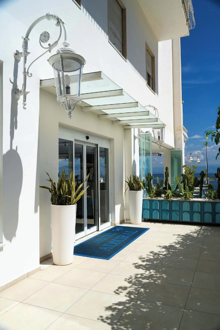 Photo - Admiral Hotel