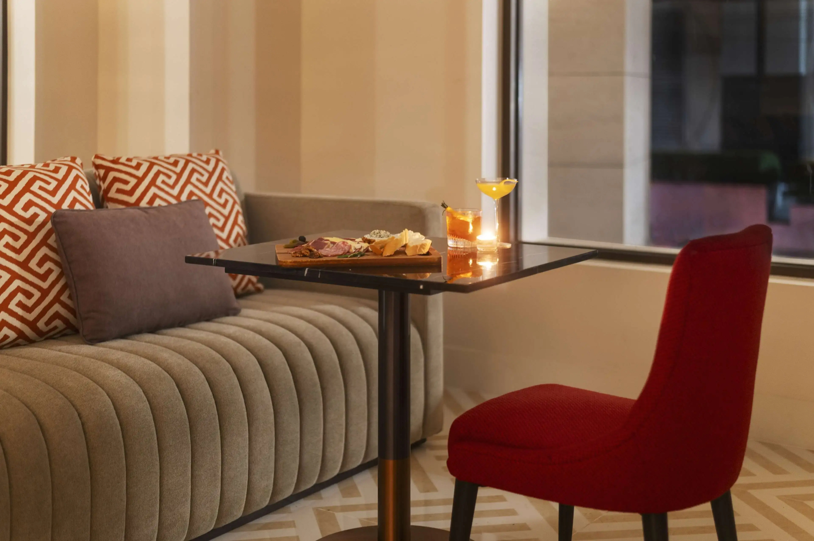 Photo - Radisson Hotel Chateau de Bangkok