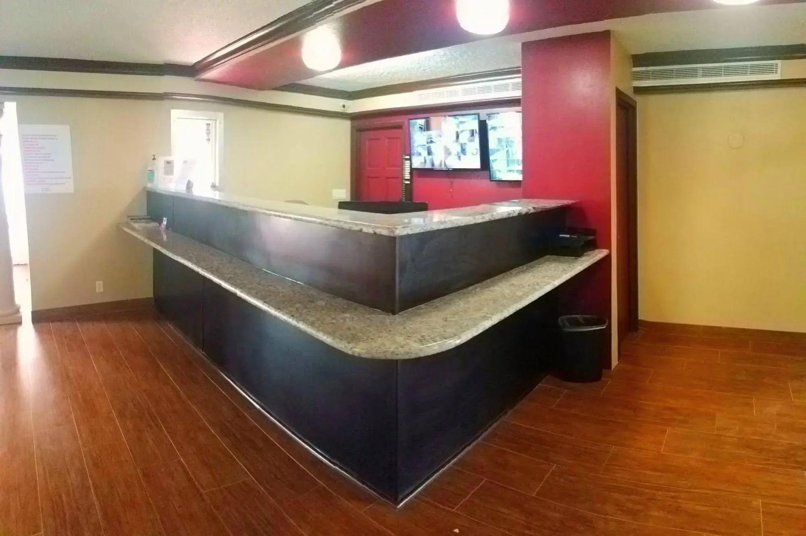 Photo - Red Roof Inn & Suites Houston- Hobby Airport