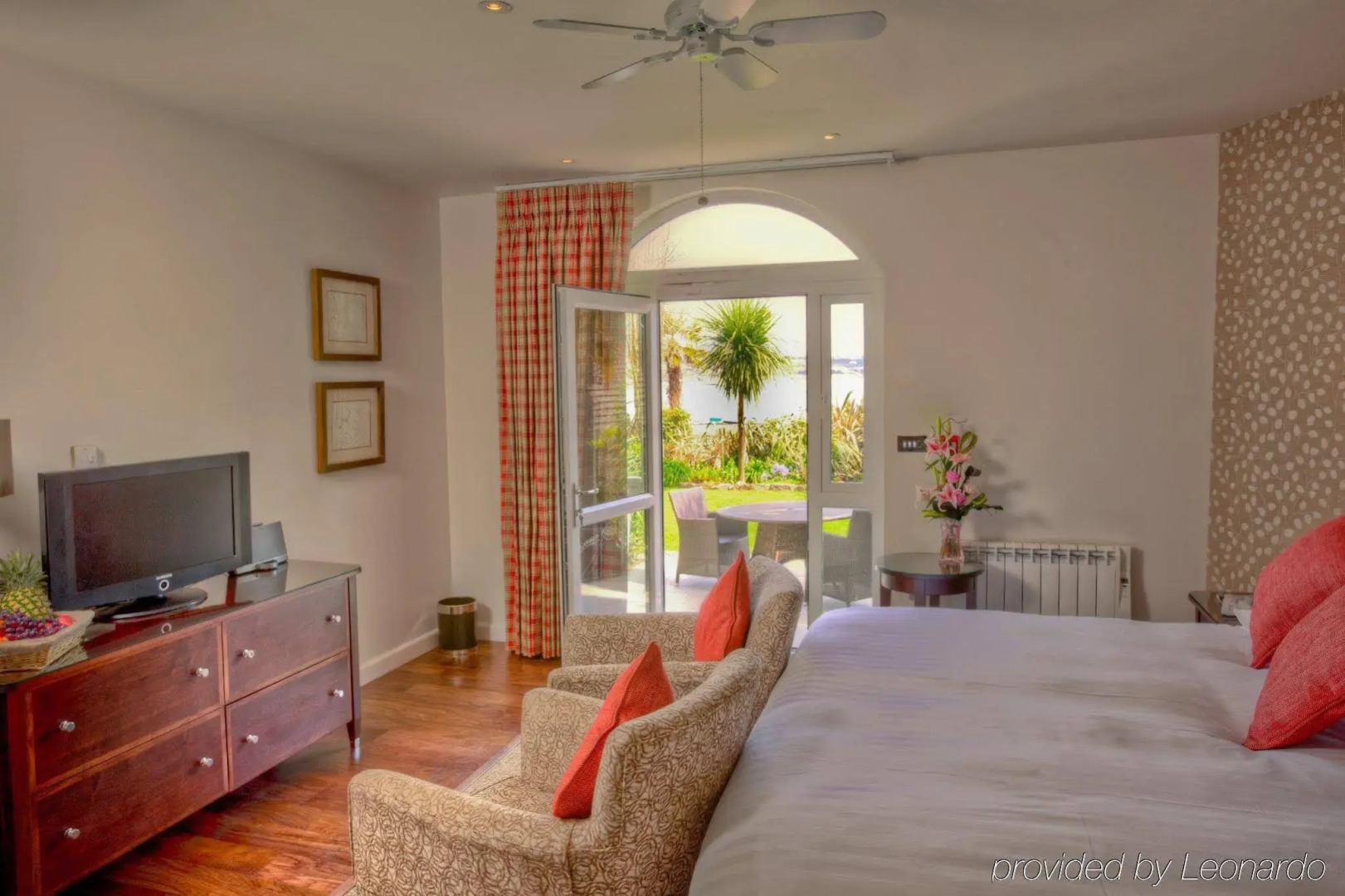 Photo - Somerville Hotel