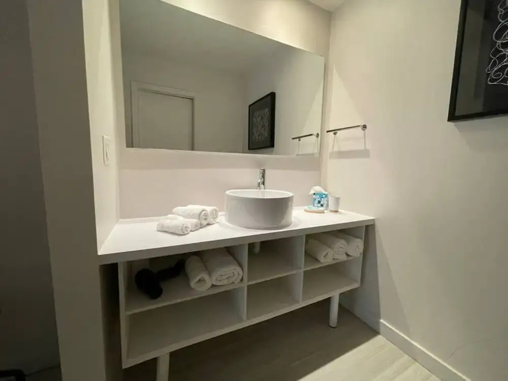 Photo - Newly Room in cozy hotel with Super location to the Parks