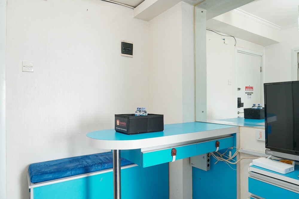 Gorgeous 2BR Green Pramuka Apartment