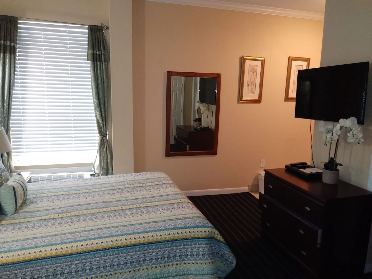 Photo - Athens Hotel & Suites