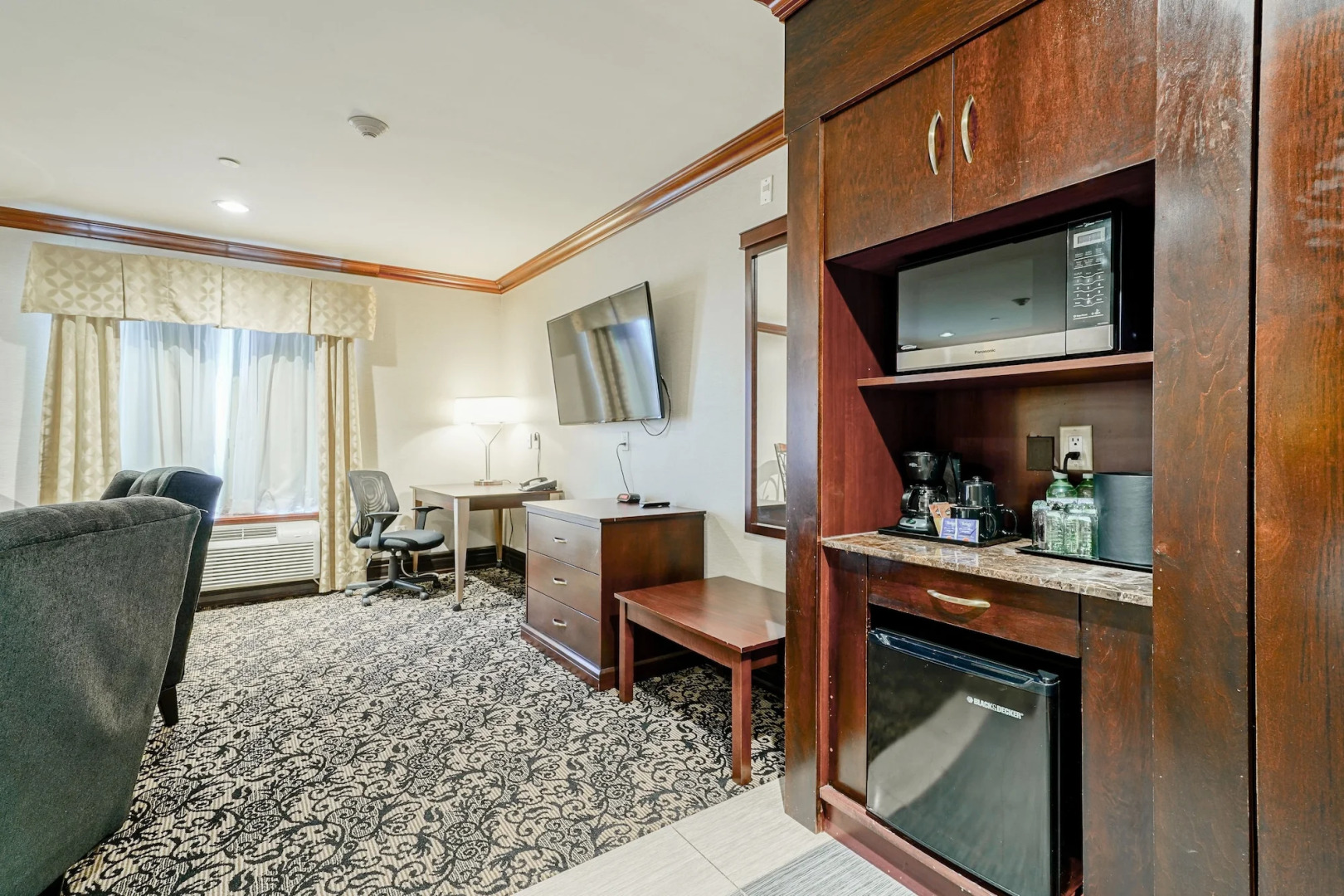 Photo - Woodbine Hotel & Suites