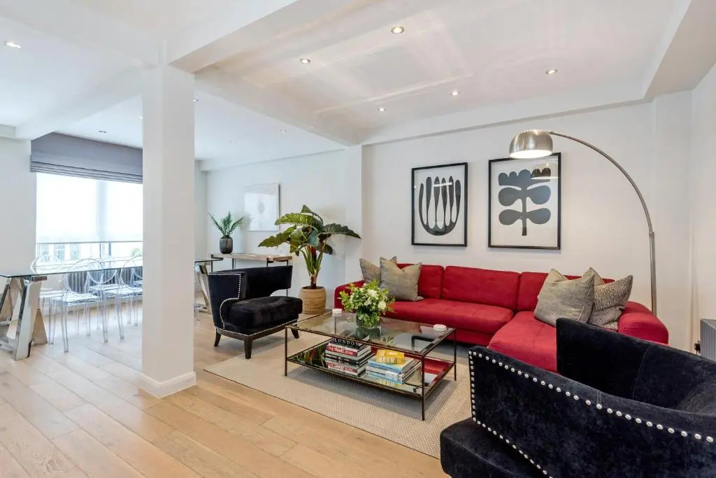 Foto - Buckingham & Lloyds