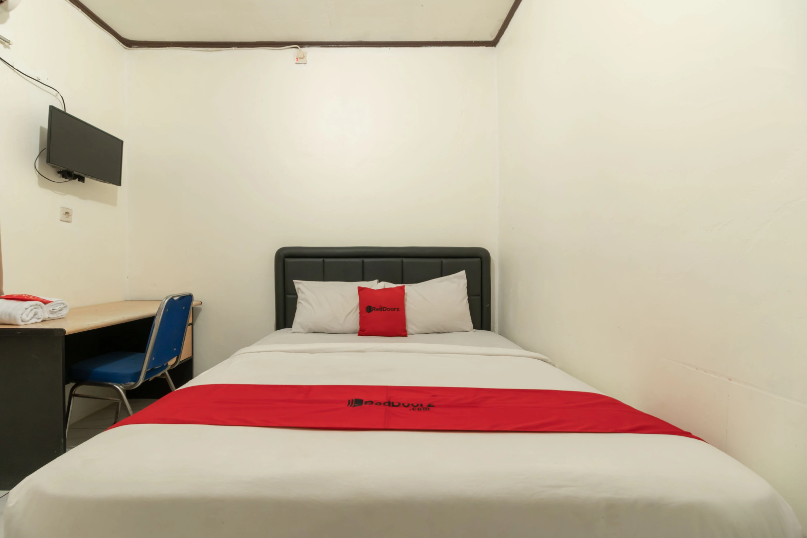 Foto - RedDoorz near Pondok Indah Water Park