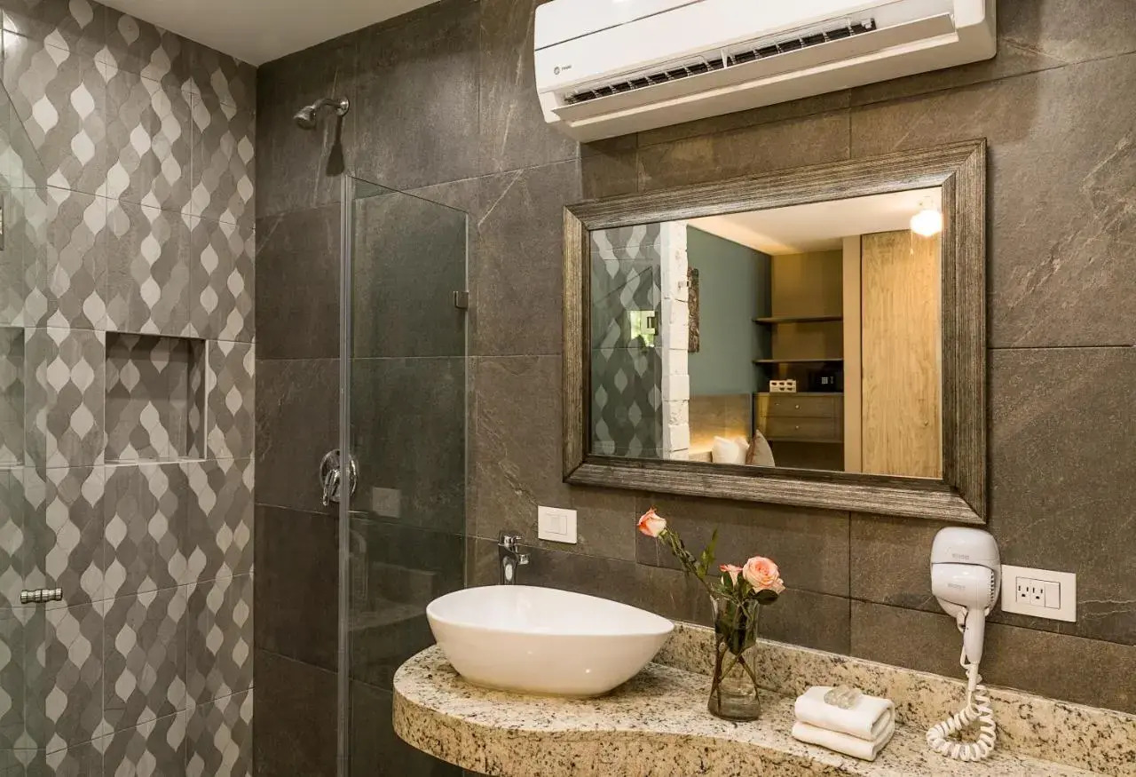 Photo - Illusion Xpress I Attraction Hotel Deluxe