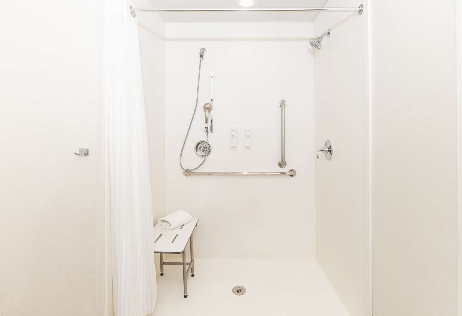 Photo - Hilton Garden Inn Austin Airport