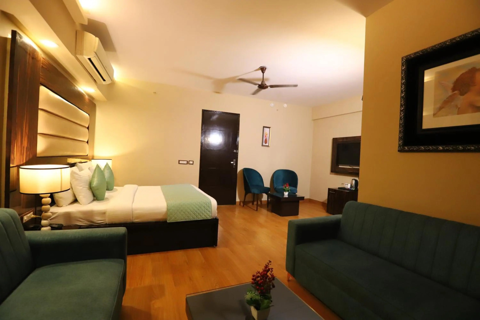 Foto - Hotel Palm Grand Naraina New Delhi - Couple Friendly Local IDs Accepted