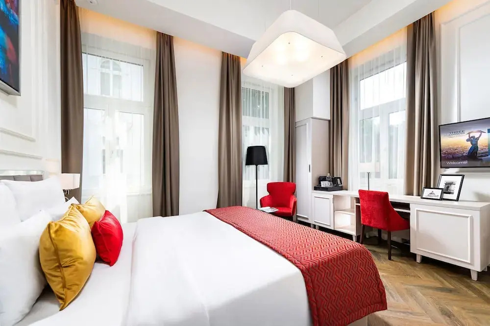 Photo - Three Corners Avenue Hotel