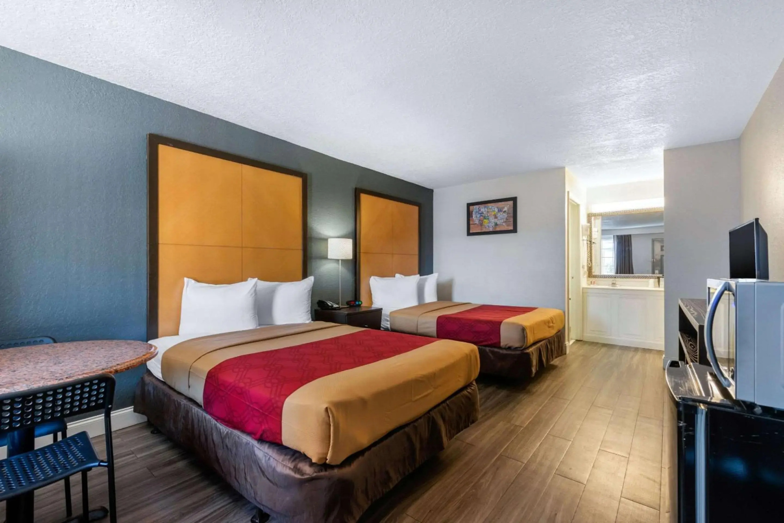 Photo - Econo Lodge Airport - RJ Stadium