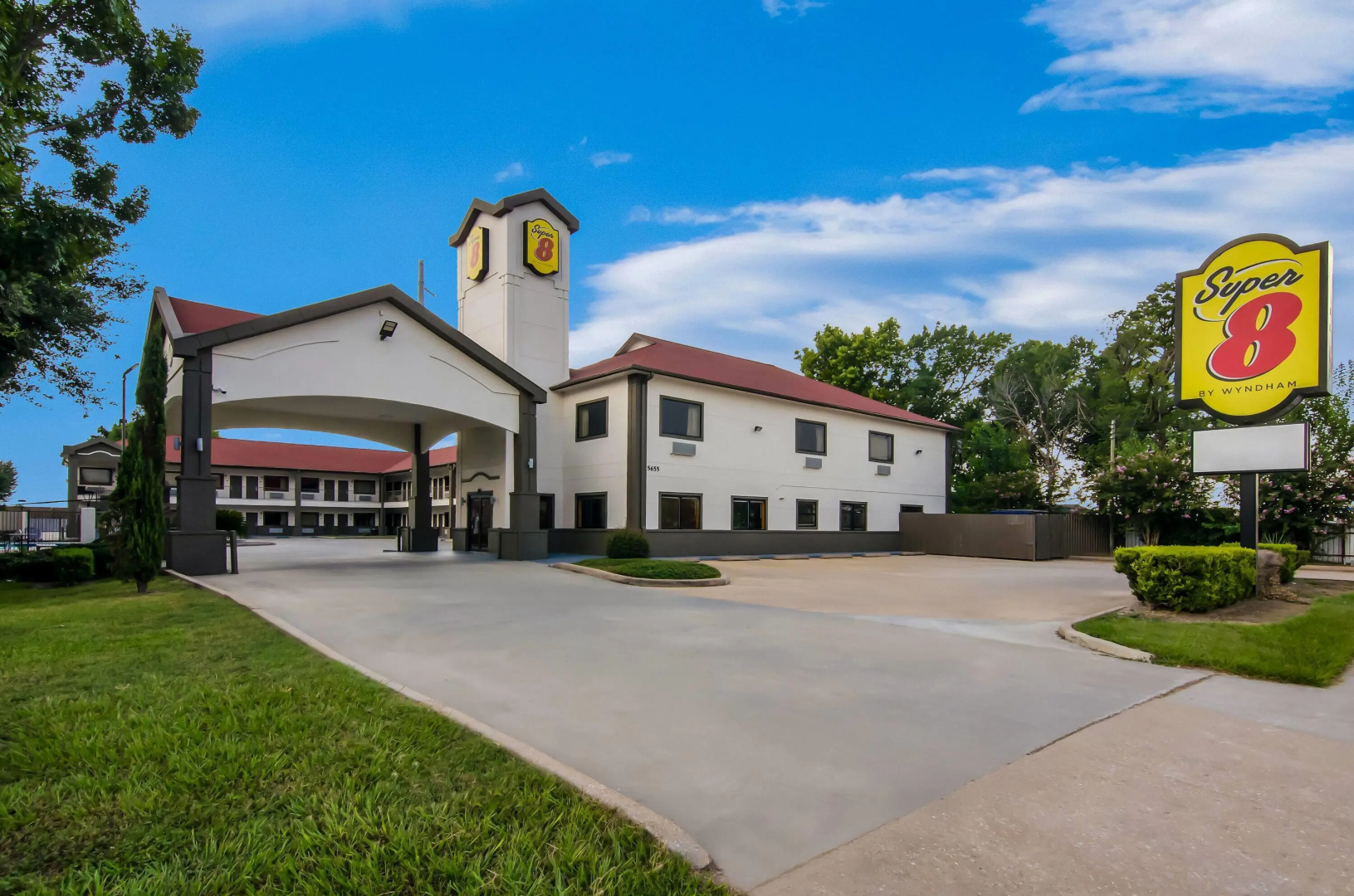 Photo - Super 8 by Wyndham Houston/Brookhollow NW